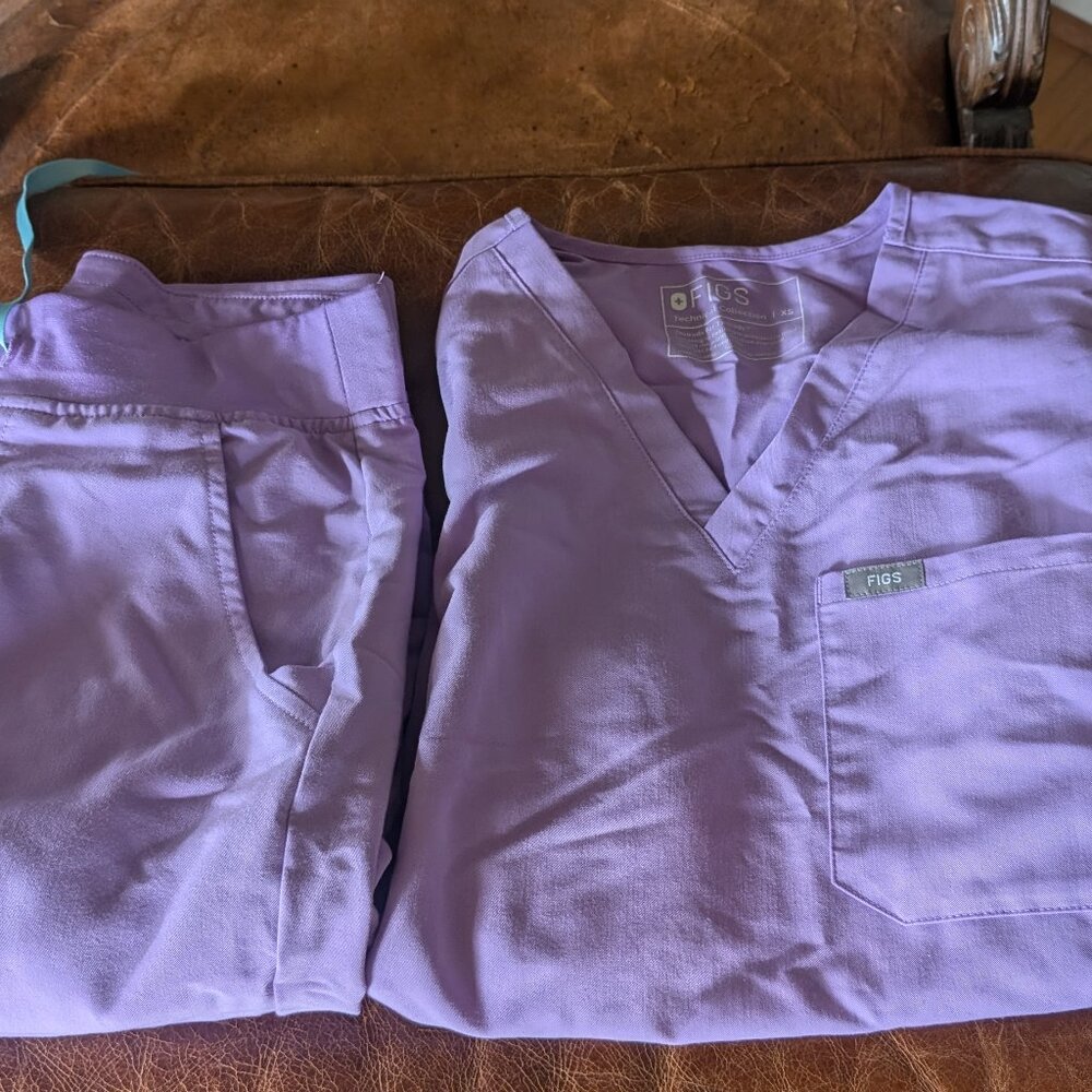 XS lavender Figs Scrub set